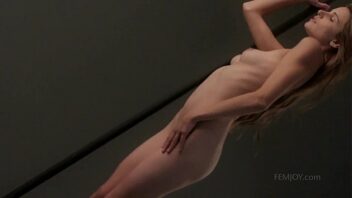 Debra Messing Nude