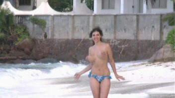 Huge Boobs Running