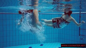 La Piscina Toglie L'abbronzatura