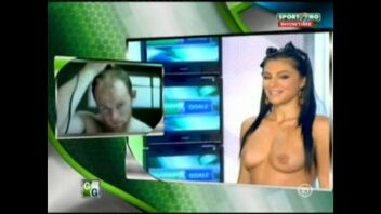 Naked News Stream